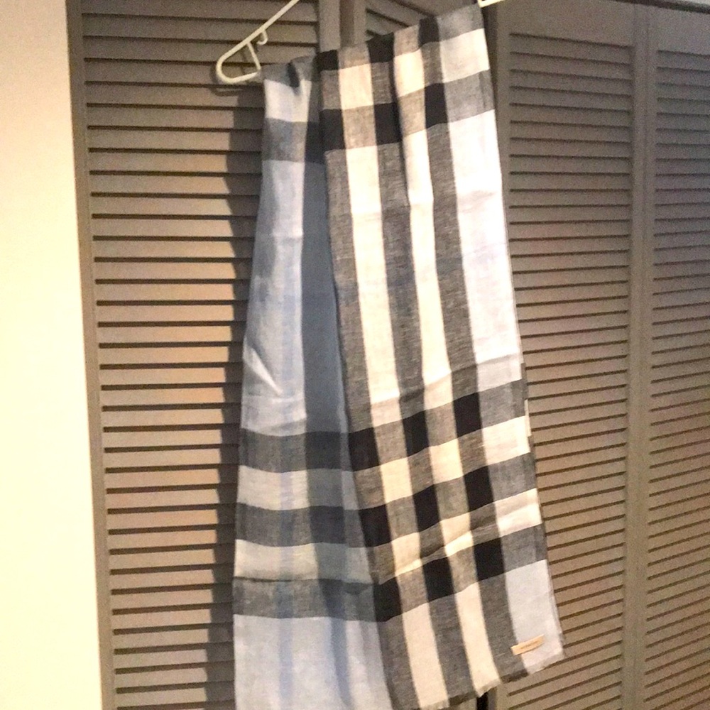 NWOT Burberry Exploded Check Linen Scarf.